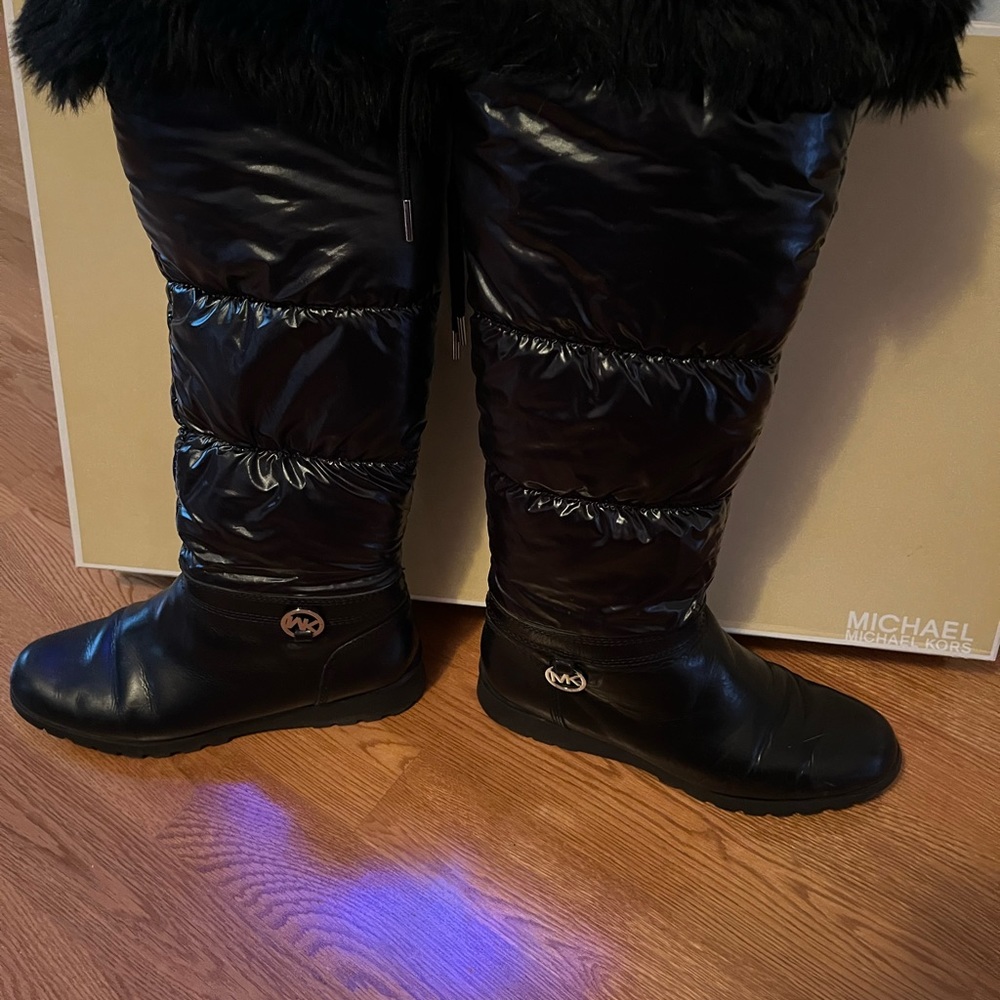Michael Kors boots with faux fur . Worn size 7 1/2. - Picture 2 of 5